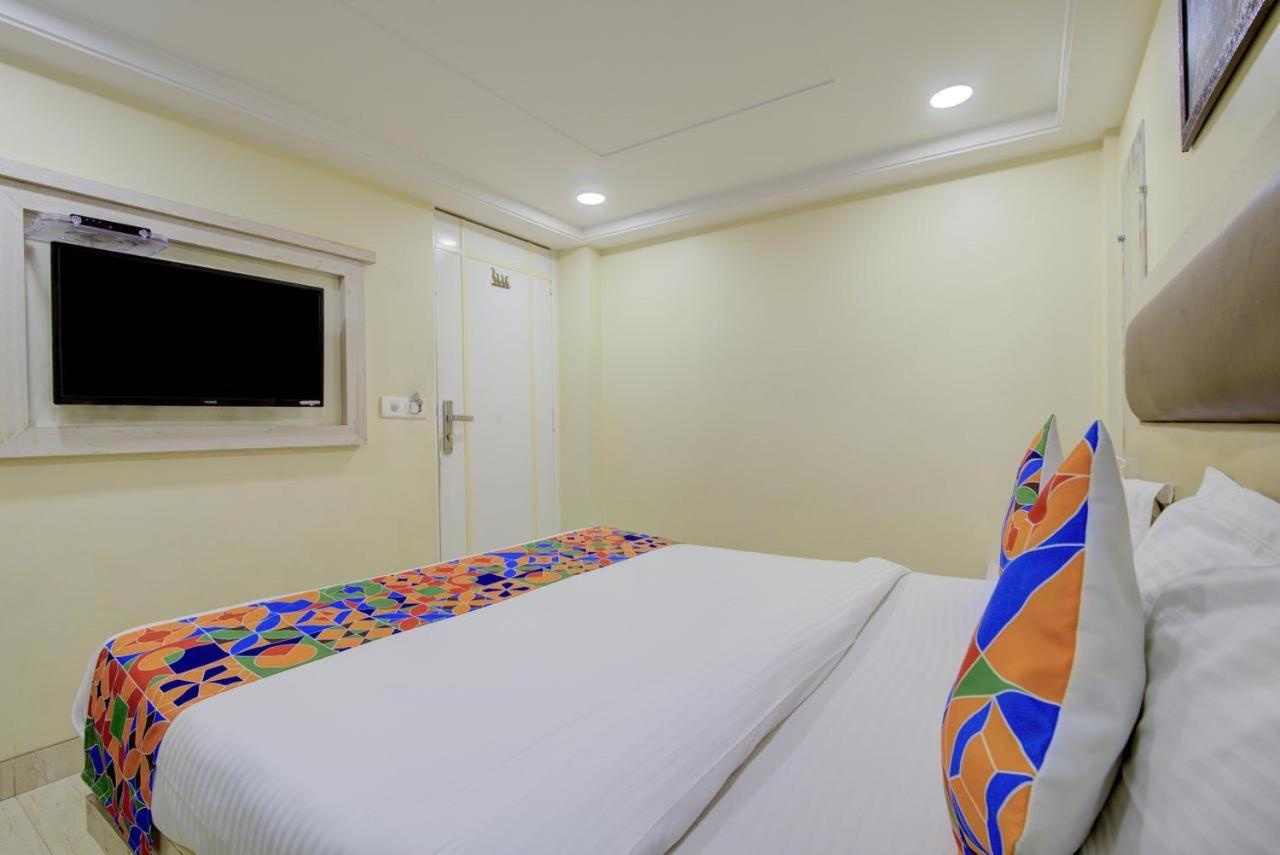 Hotel Kaushal Palace Нью-Дели Экстерьер фото